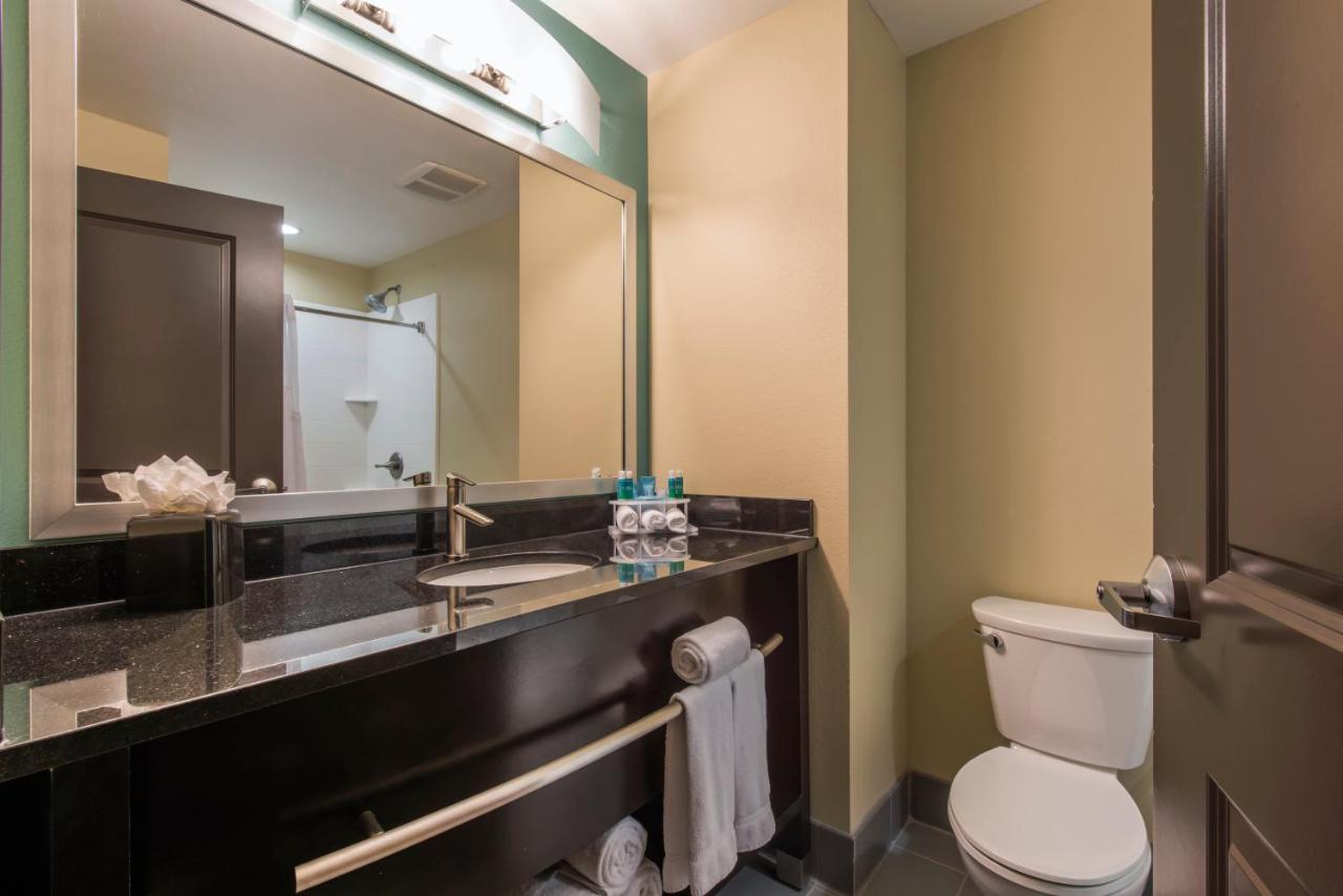 Double Queen Suite with Mountain View at Holiday Inn Express & Suites Colorado Springs Central by IHG