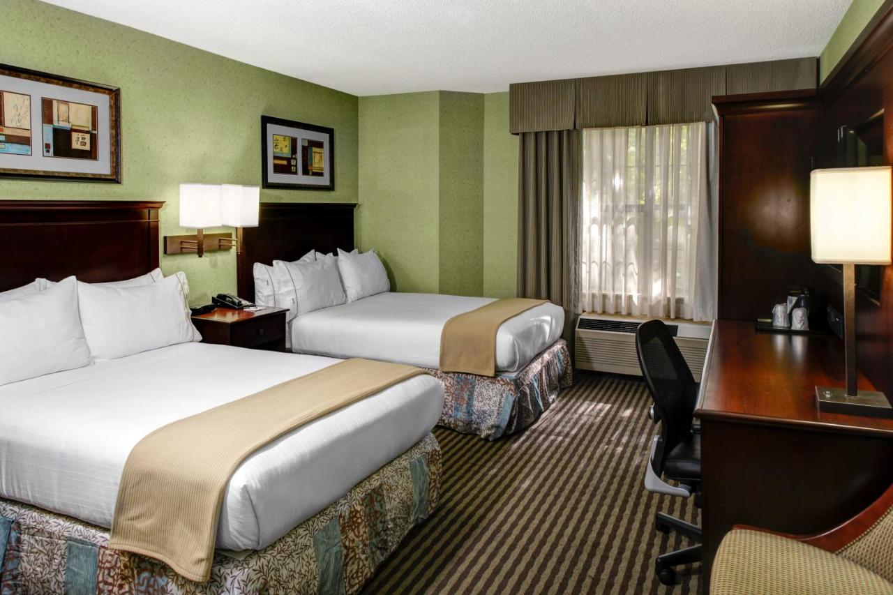 Double Room with Two Double Beds - Hearing Accessible at Holiday Inn Express & Suites Atlanta Buckhead by IHG