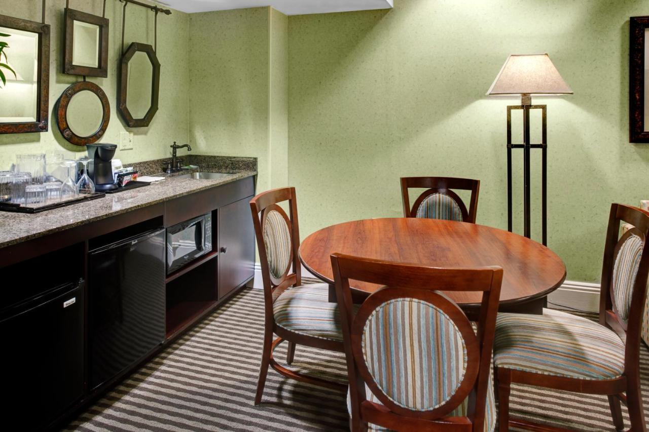 Executive Suite with Sofa Bed at Holiday Inn Express & Suites Atlanta Buckhead by IHG