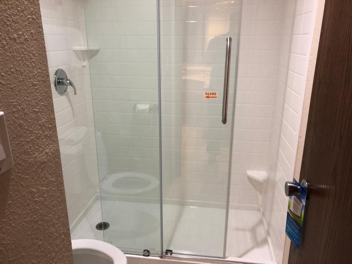 King Room - Non-Smoking at Baymont by Wyndham Chicago/Alsip