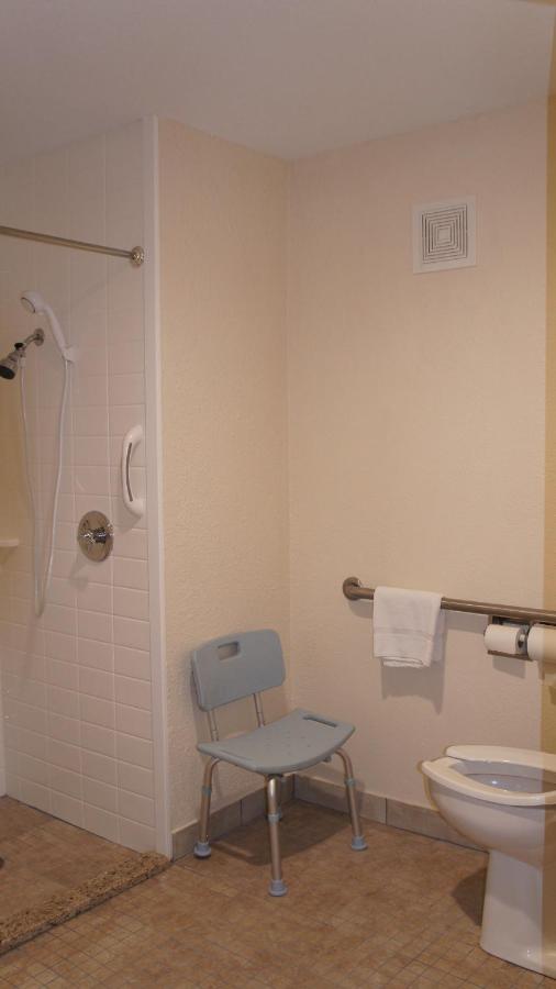 King Room - Mobility Access/Non-Smoking at Baymont by Wyndham Chicago/Alsip