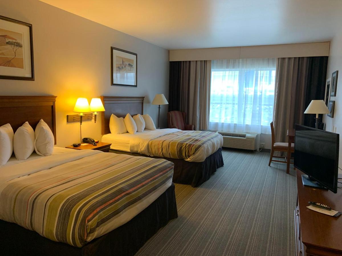 Queen Room with Two Queen Beds - Disability Access-Roll In Shower-Non-Smoking at Country Inn & Suites by Radisson, Chambersburg, PA