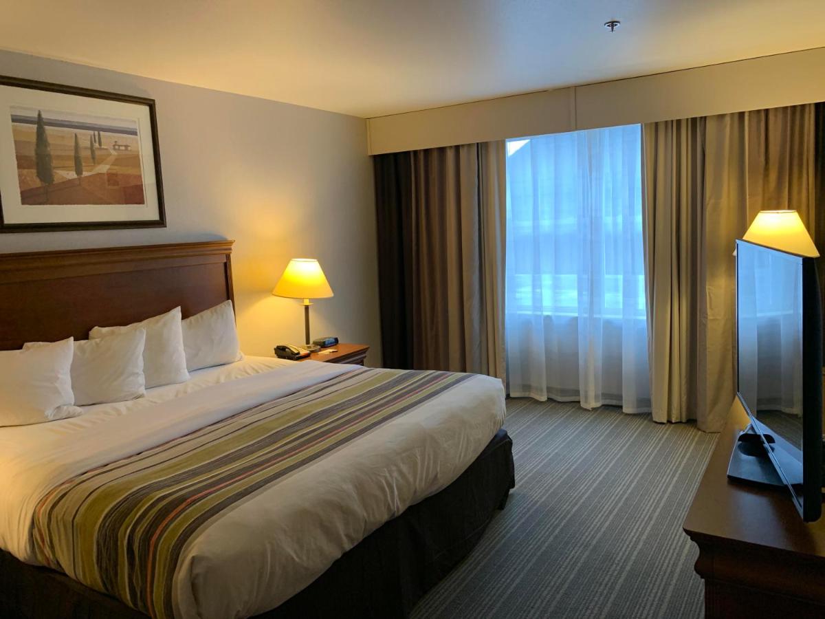 One-Bedroom King Suite - Disability Access/Non-Smoking at Country Inn & Suites by Radisson, Chambersburg, PA
