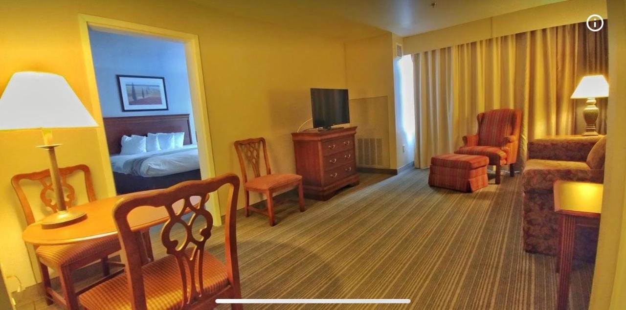 One-Bedroom King Suite - Disability Access/Non-Smoking at Country Inn & Suites by Radisson, Chambersburg, PA
