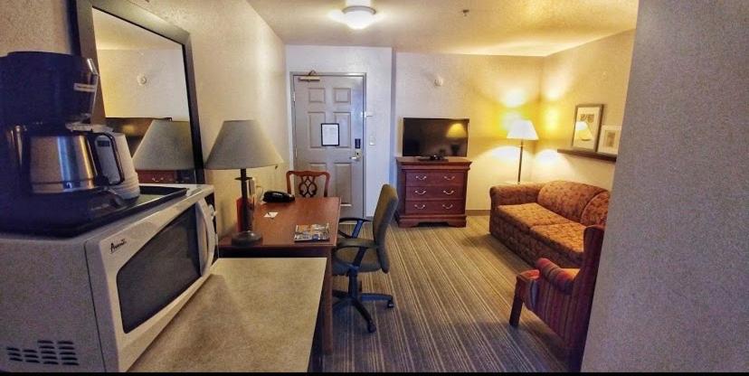 One-Bedroom King Suite - Non-Smoking at Country Inn & Suites by Radisson, Chambersburg, PA