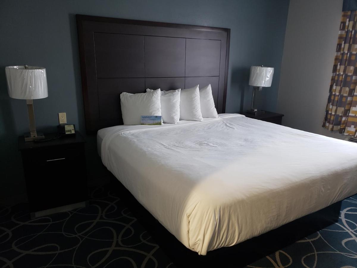 King Room - Disability Access - Non-Smoking at Days Inn & Suites by Wyndham Cleburne TX