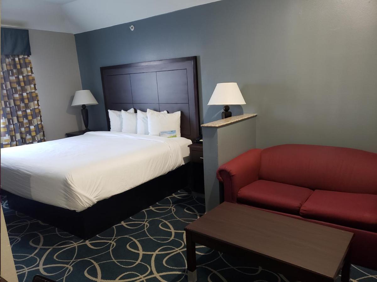 King Room - Non-Smoking at Days Inn & Suites by Wyndham Cleburne TX