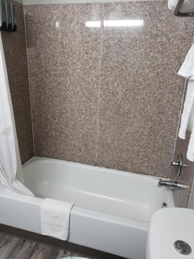 King Suite - Non-Smoking at Days Inn & Suites by Wyndham Cleburne TX