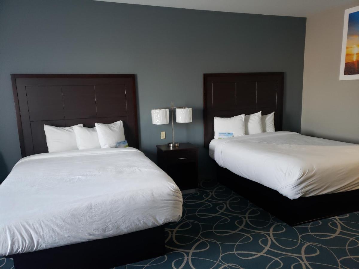 Queen Room with Two Queen Beds - Mobility Access/Non-Smoking at Days Inn & Suites by Wyndham Cleburne TX