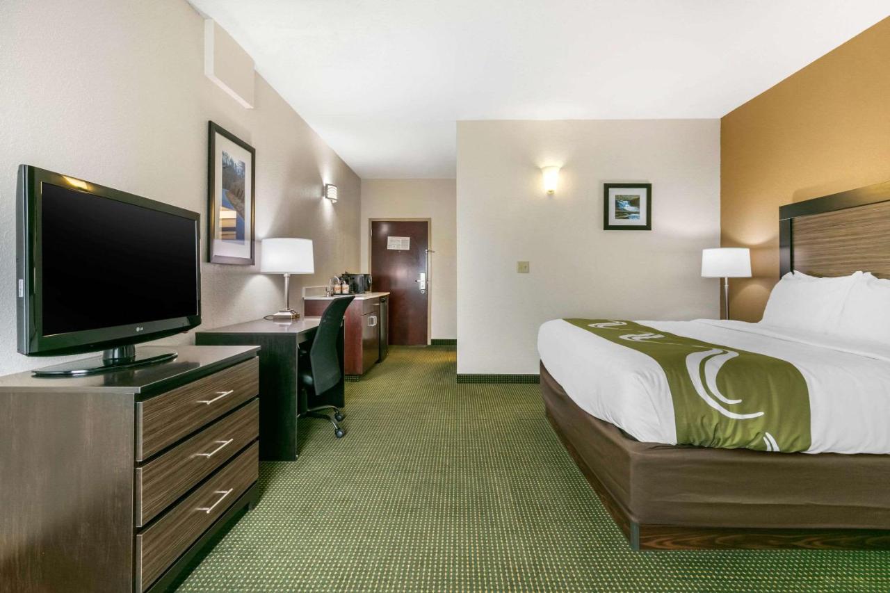 King Room - Non-Smoking at Quality Inn Monteagle