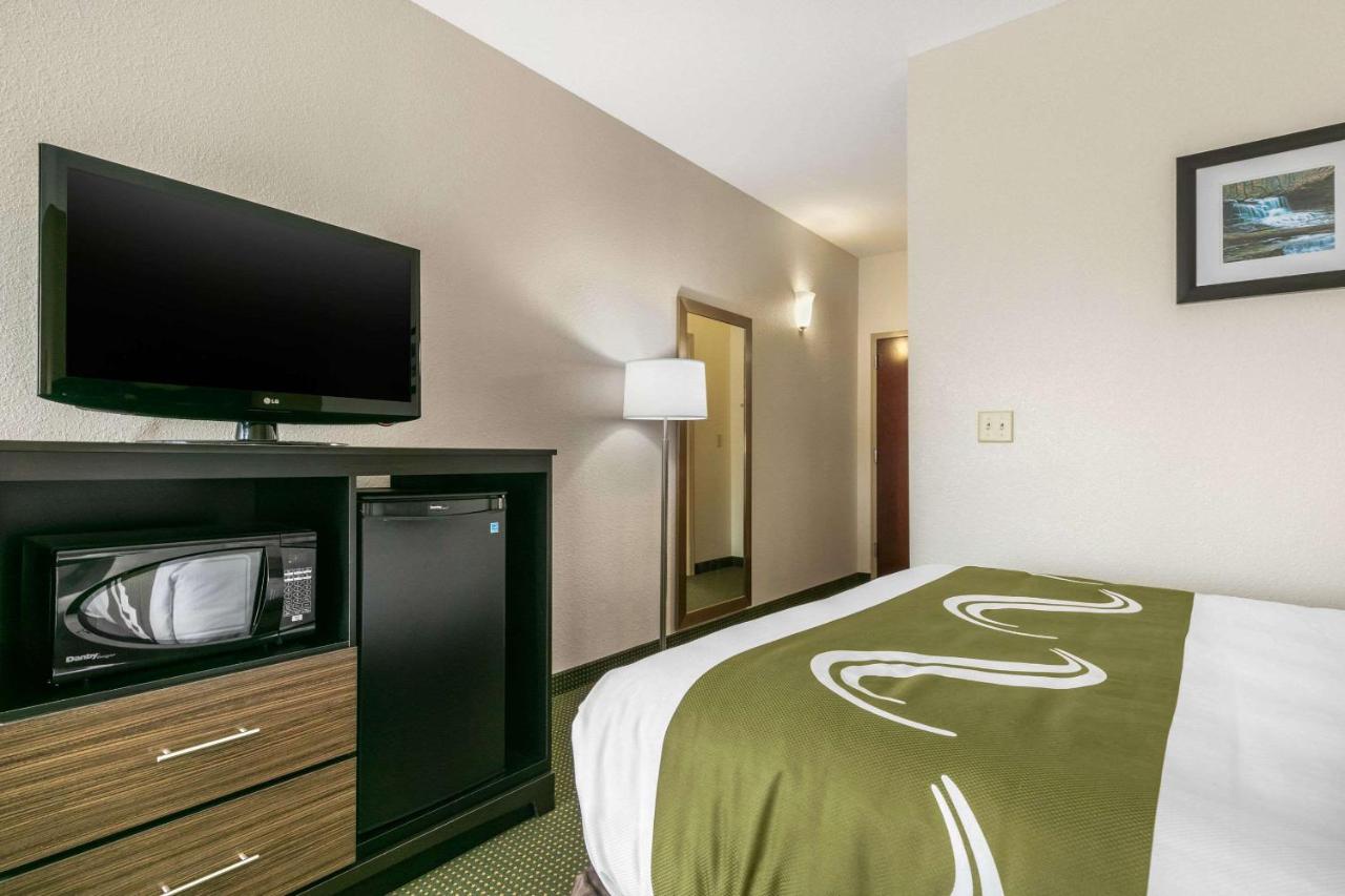 Queen Room with Two Queen Beds - Non-Smoking at Quality Inn Monteagle