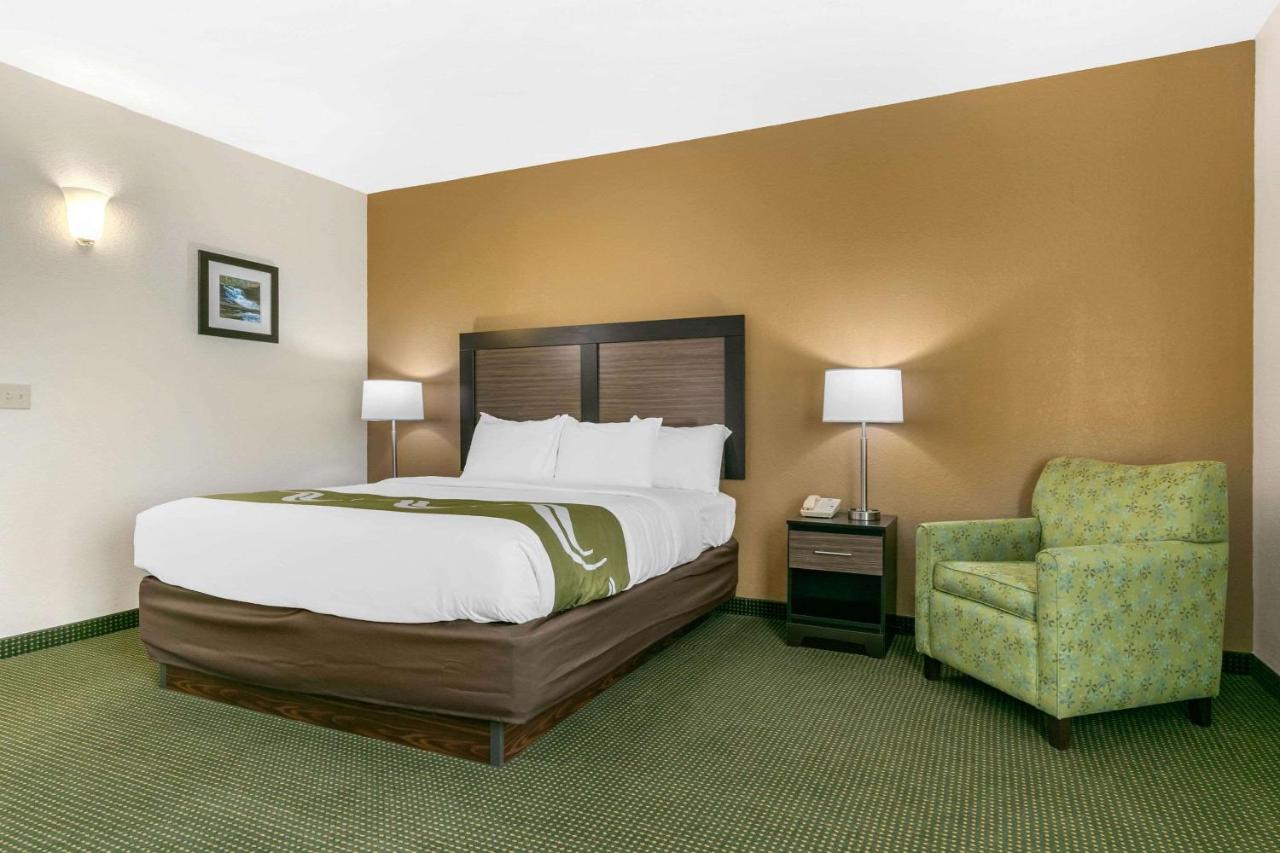 King Room - Non-Smoking at Quality Inn Monteagle