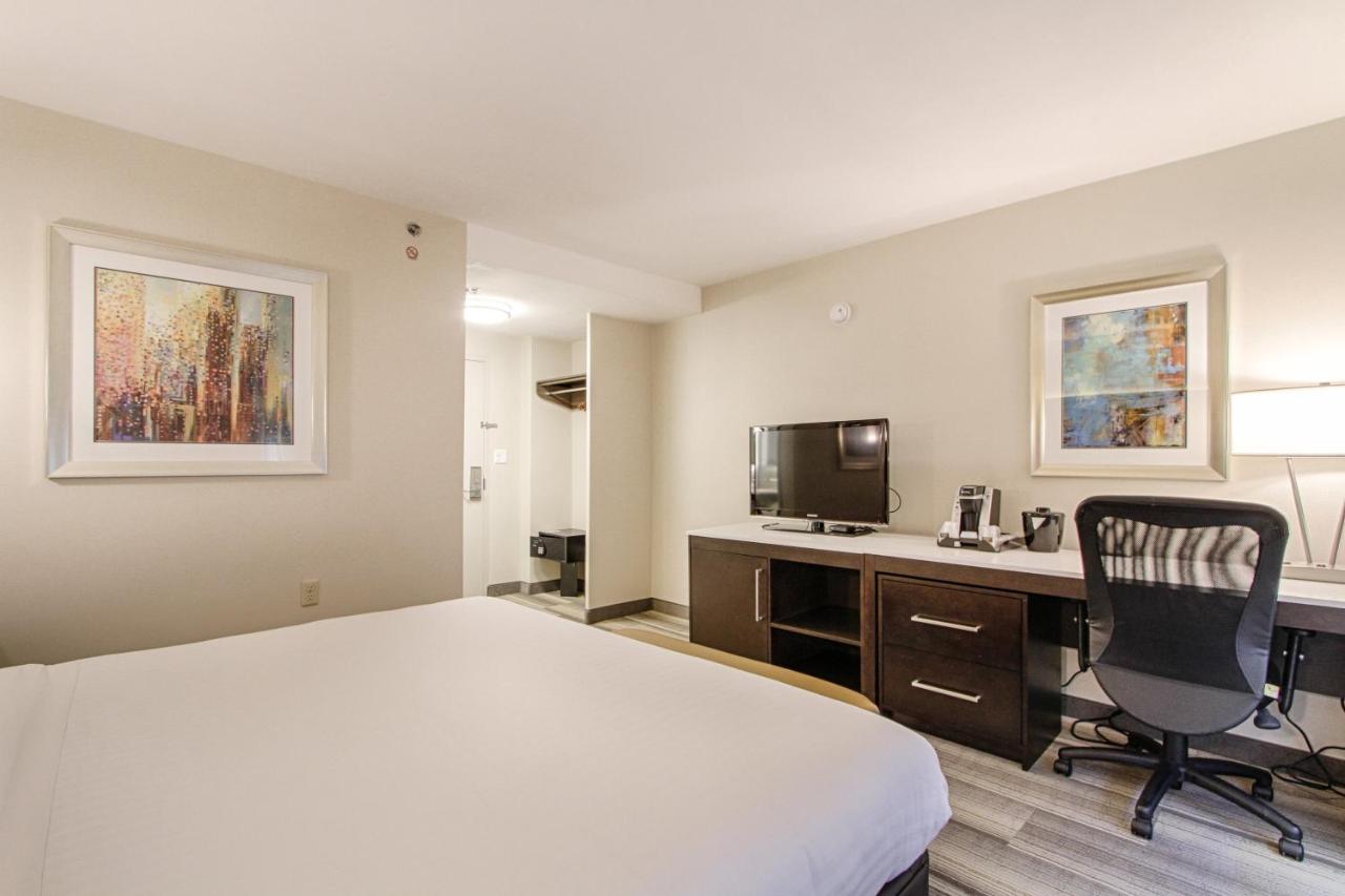 King Studio with Sofa Bed at Holiday Inn Express San Diego Downtown by IHG