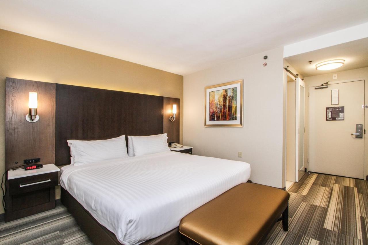 King Room at Holiday Inn Express San Diego Downtown by IHG