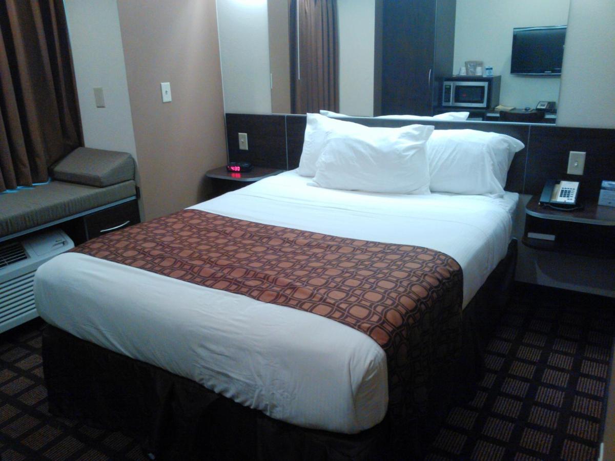 Queen Room - Non-Smoking at Microtel Inn and Suites Eagle Pass