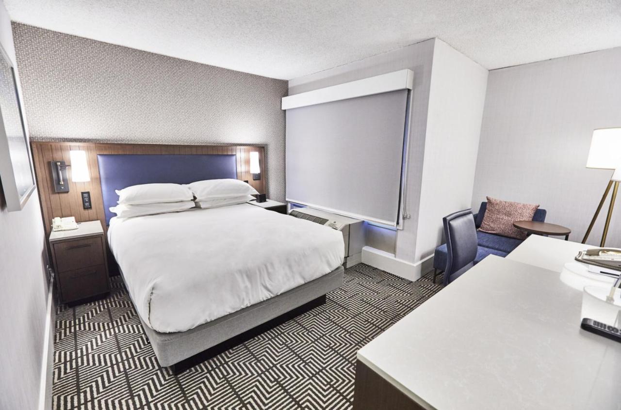 Deluxe Queen Room at Hotel Riu Plaza Fisherman's Wharf