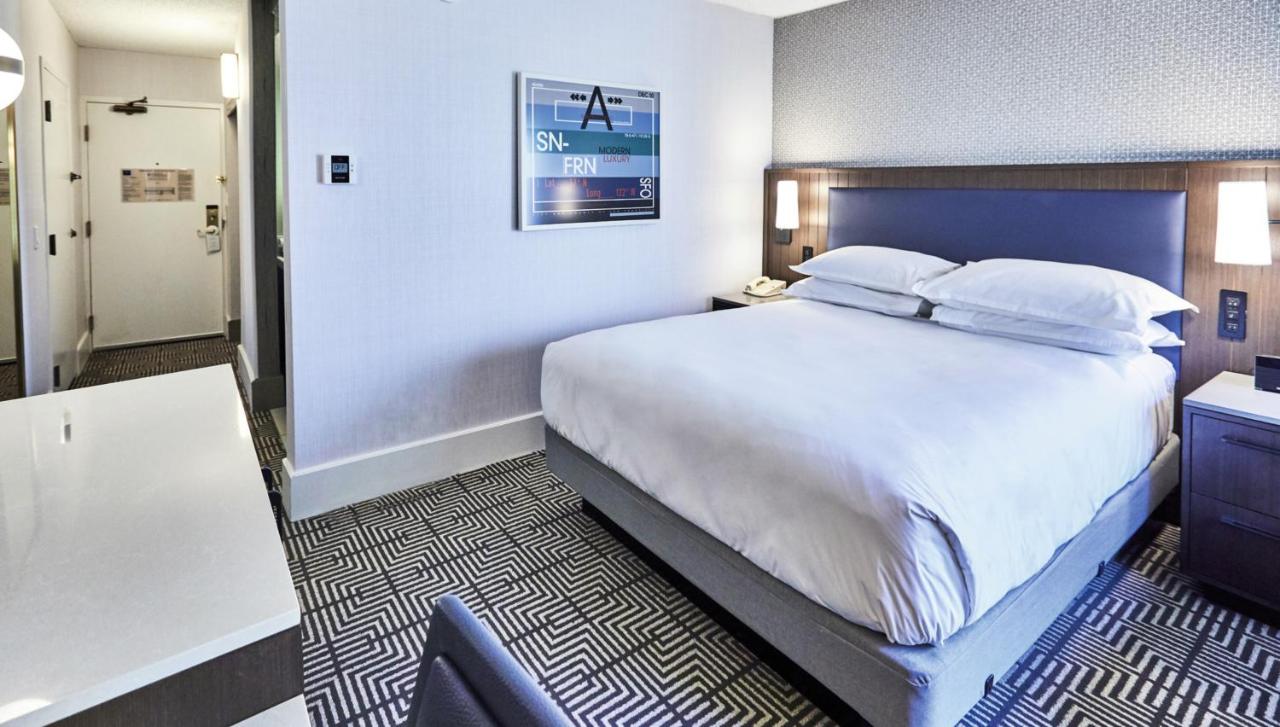 Deluxe Queen Room at Hotel Riu Plaza Fisherman's Wharf