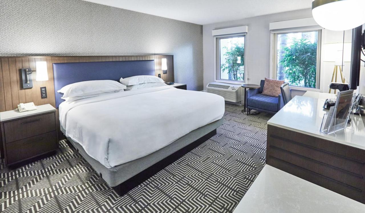 Deluxe King Room at Hotel Riu Plaza Fisherman's Wharf