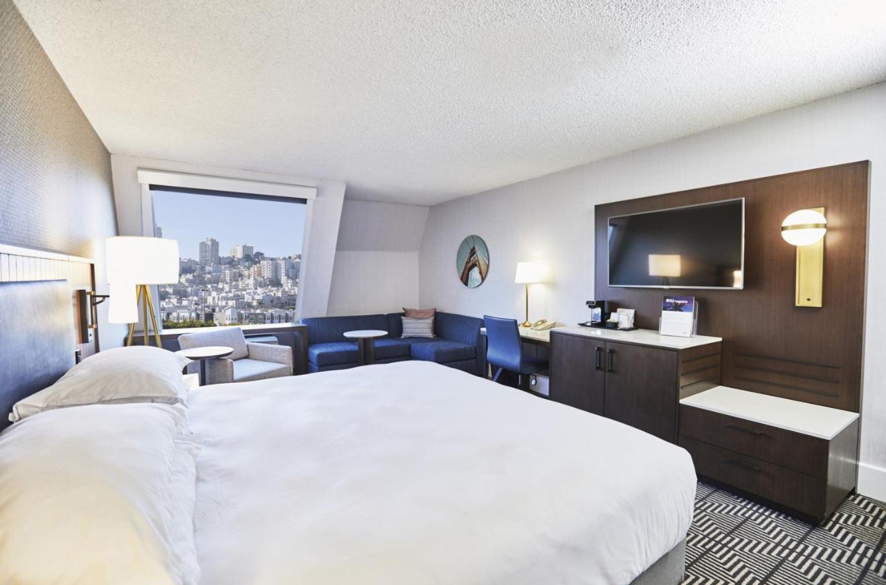 Deluxe King Room at Hotel Riu Plaza Fisherman's Wharf