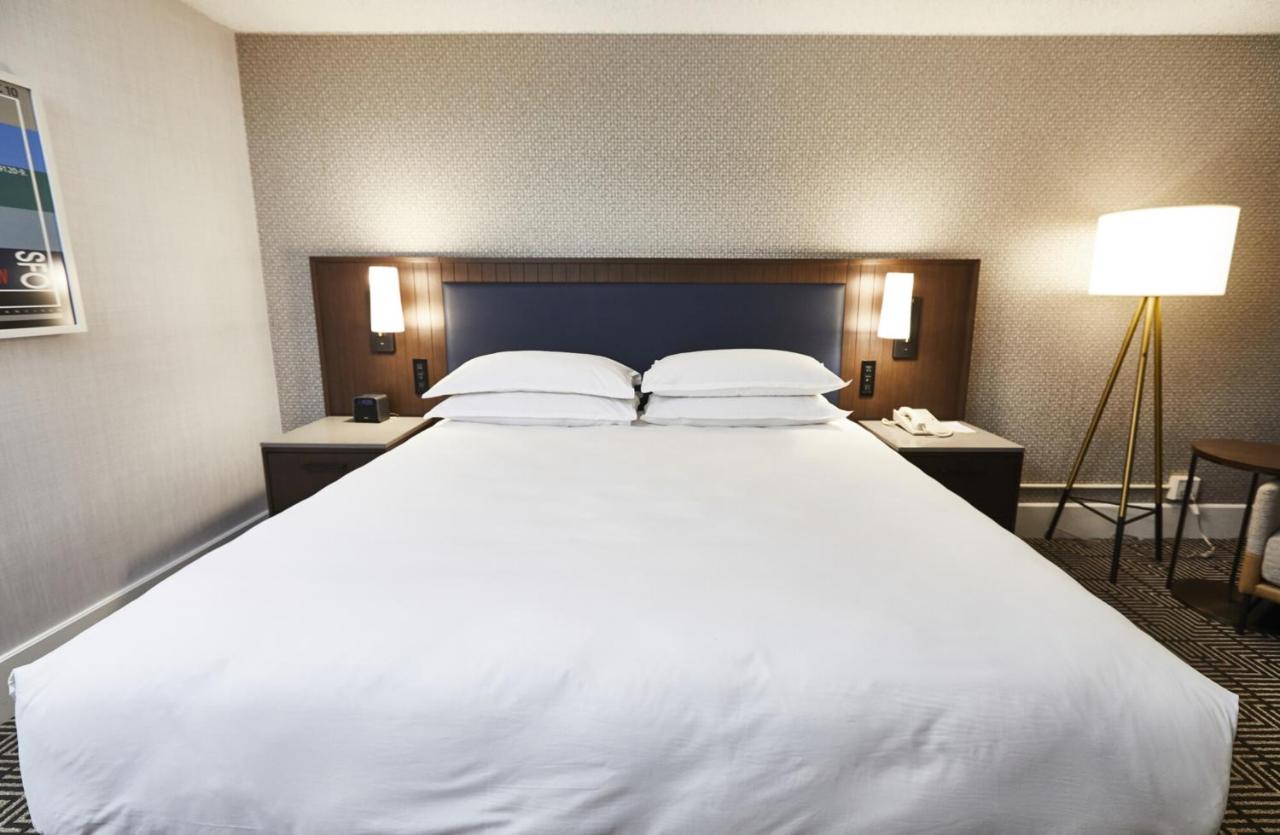 Deluxe King Room at Hotel Riu Plaza Fisherman's Wharf