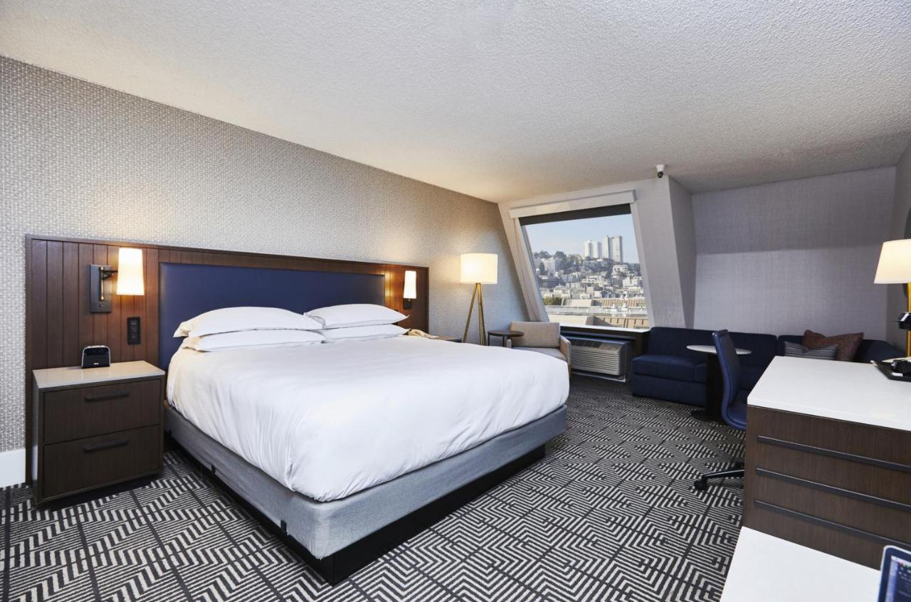 Deluxe King Room at Hotel Riu Plaza Fisherman's Wharf
