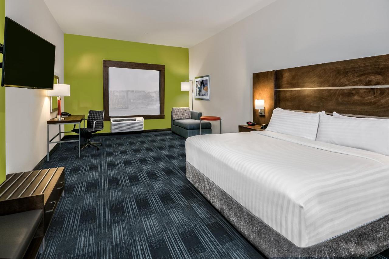 Standard King Room - Non-Smoking at Holiday Inn Express & Suites Austin - Round Rock Area by IHG