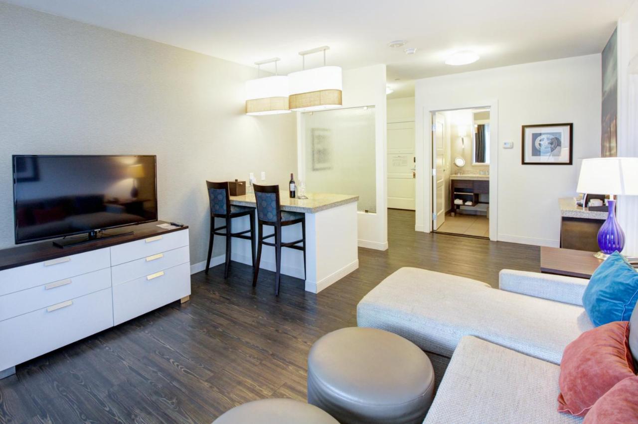King Suite - Non-Smoking at Hotel Indigo WACO - BAYLOR, an IHG Hotel