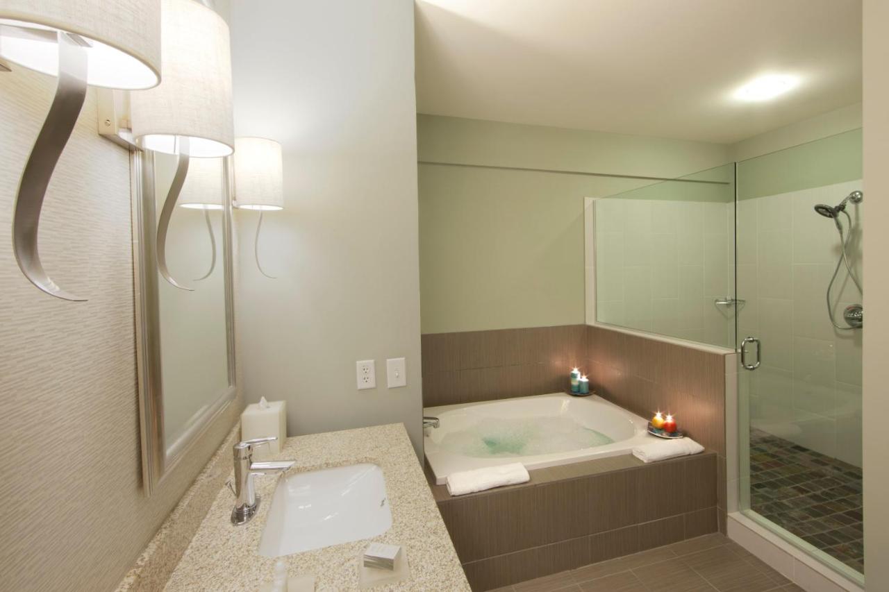 King Suite - Non-Smoking at Hotel Indigo WACO - BAYLOR, an IHG Hotel
