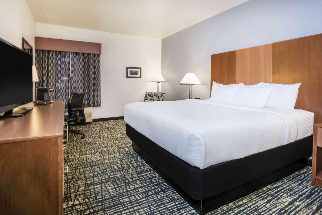 King Room - Non-Smoking at La Quinta Inn & Suites by Wyndham Morgantown