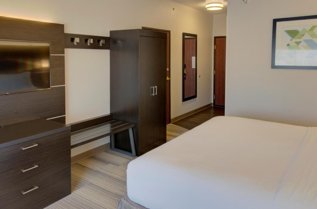 Executive King Room - Non-Smoking at Holiday Inn Express Hotel & Suites Le Mars by IHG
