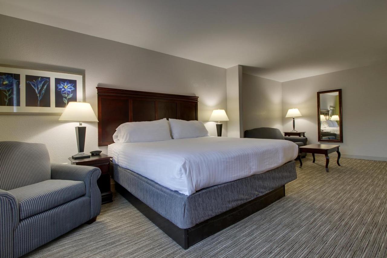 King Suite - Non-Smoking at Holiday Inn Express Hotel & Suites Middleboro Raynham by IHG