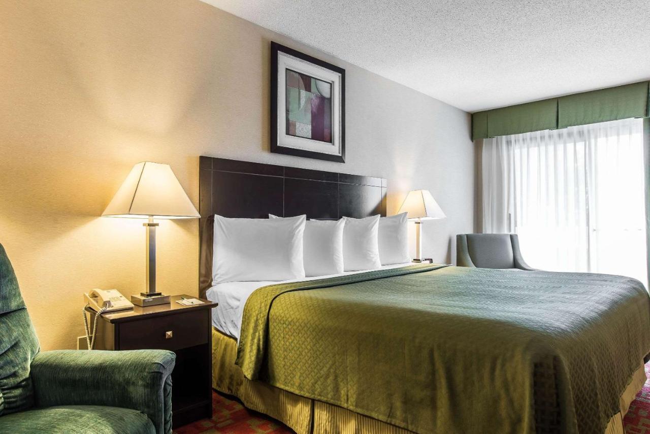 King Room - Non-Smoking at Days Inn by Wyndham Shelburne/Burlington