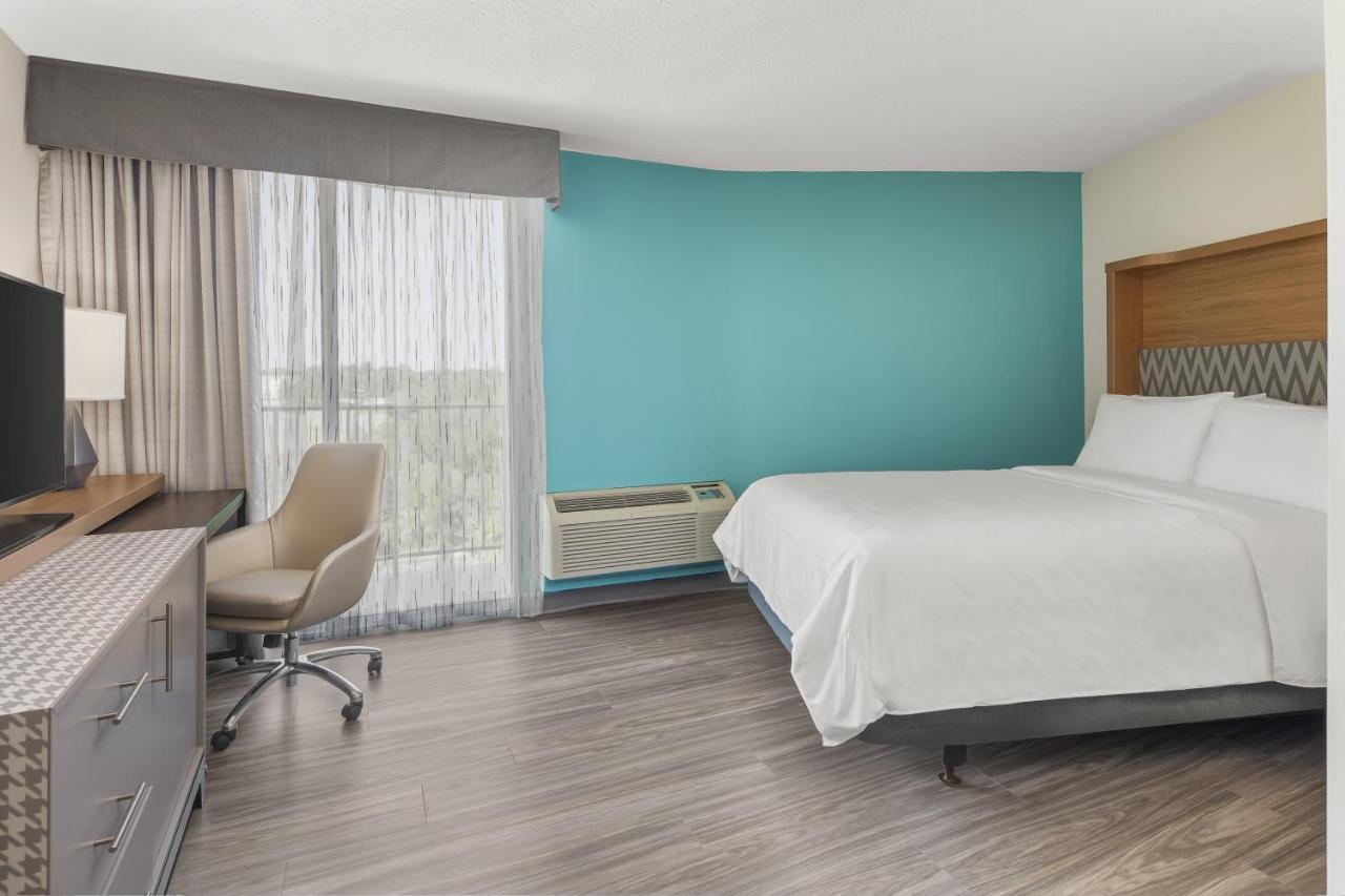 Double Room with Roll In Shower - Disability Access/Non-Smoking at Holiday Inn Charleston Riverview by IHG