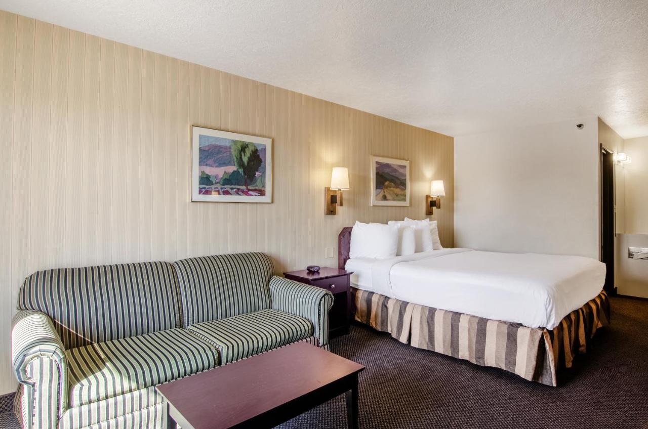 One Queen Bed Non-Smoking at Americas Best Value Inn & Suites Ft. Collins E at I-25