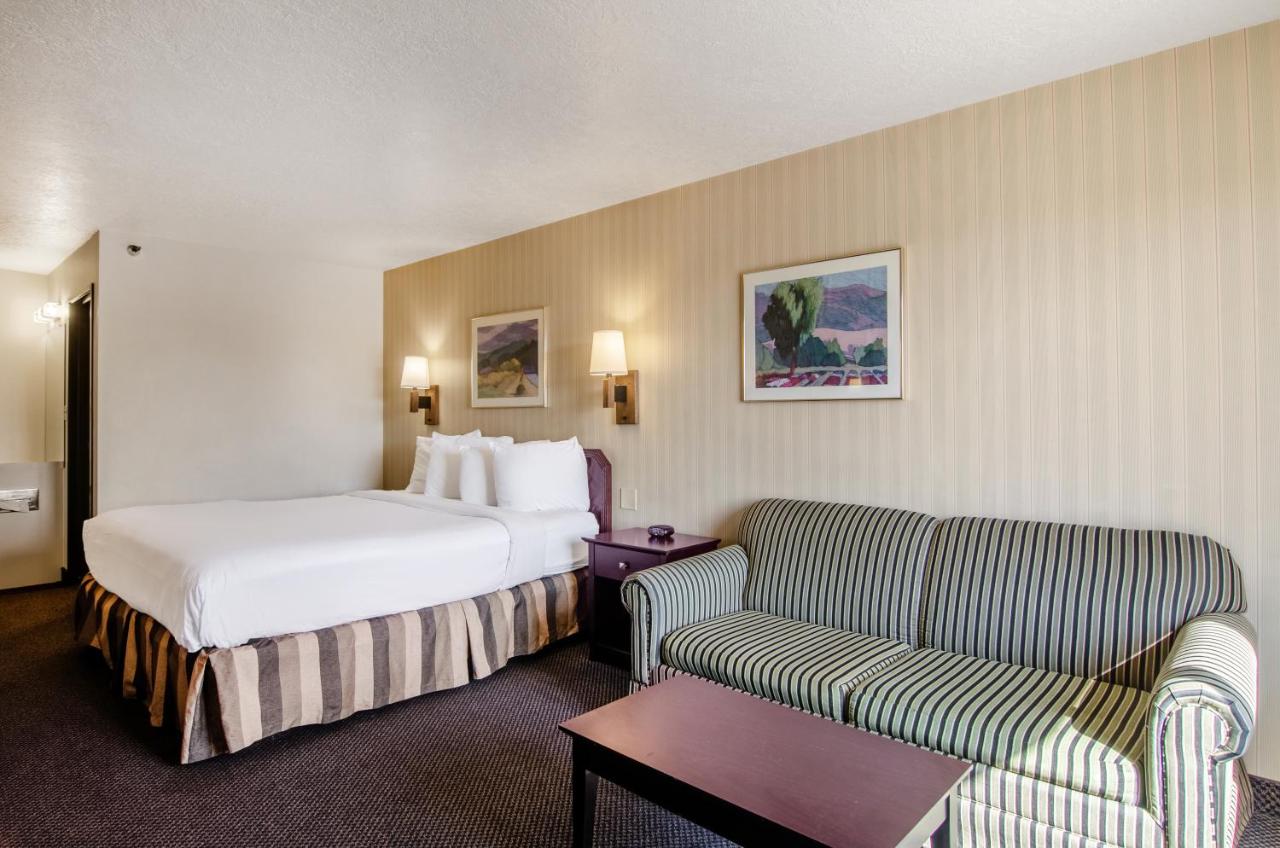 One Queen Bed Non-Smoking at Americas Best Value Inn & Suites Ft. Collins E at I-25