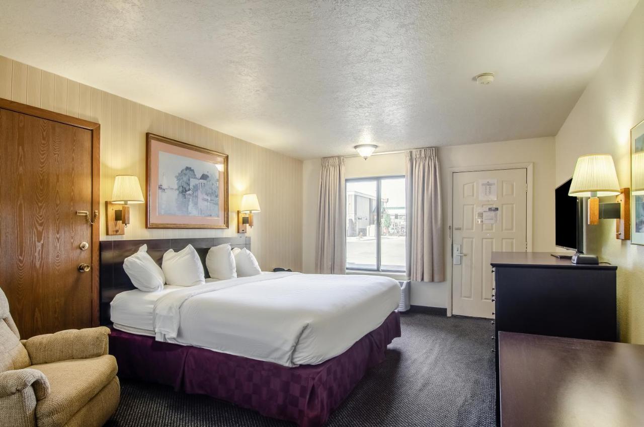 One King Bed Accessible Non-Smoking at Americas Best Value Inn & Suites Ft. Collins E at I-25