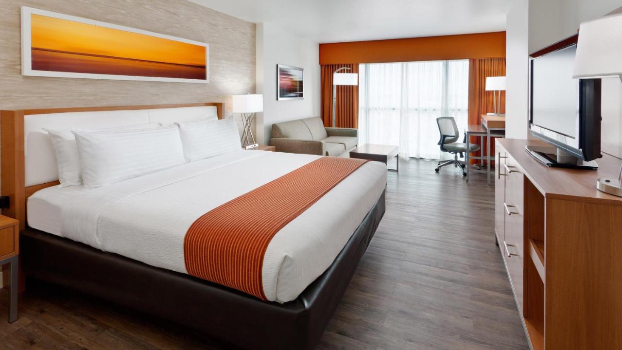 Executive King Room - Non-Smoking at Holiday Inn San Antonio - Riverwalk by IHG