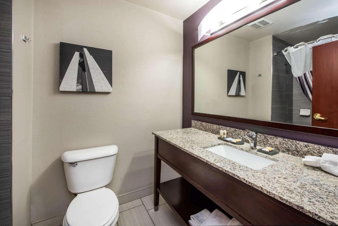 Family Suite at La Quinta Inn & Suites by Wyndham Fairborn Wright-Patterson