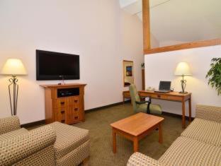 Room #52206040 at Best Western Plus Saddleback Inn & Conference Center