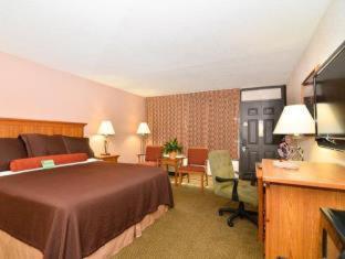 Room #52206041 at Best Western Plus Saddleback Inn & Conference Center