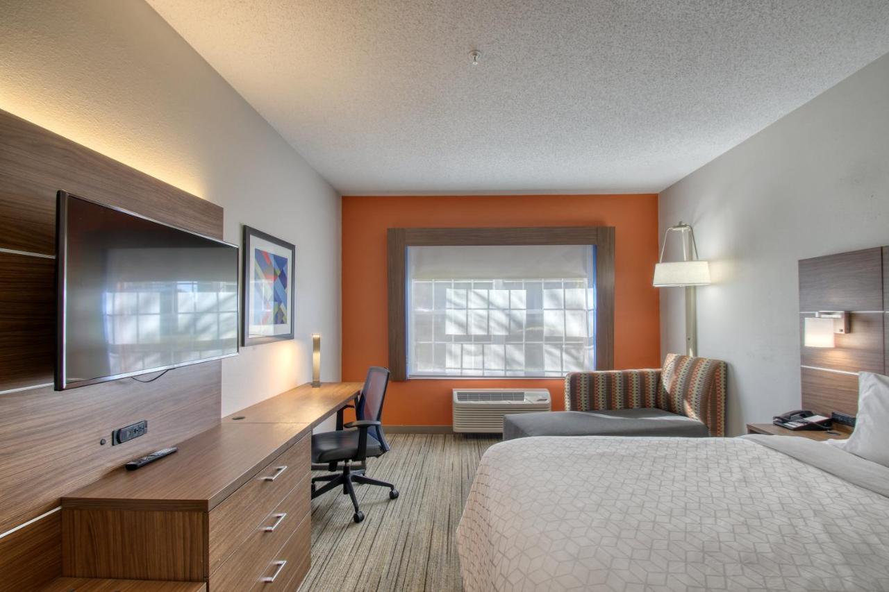 King Room - Non-Smoking at Holiday Inn Express Hotel & Suites Oshkosh by IHG
