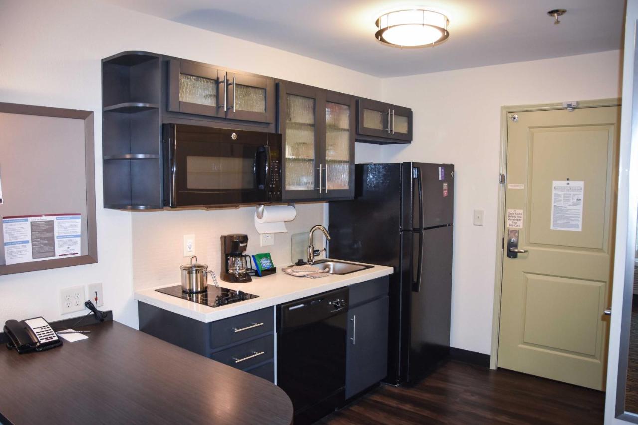 Queen Studio at Candlewood Suites Columbus-Northeast by IHG