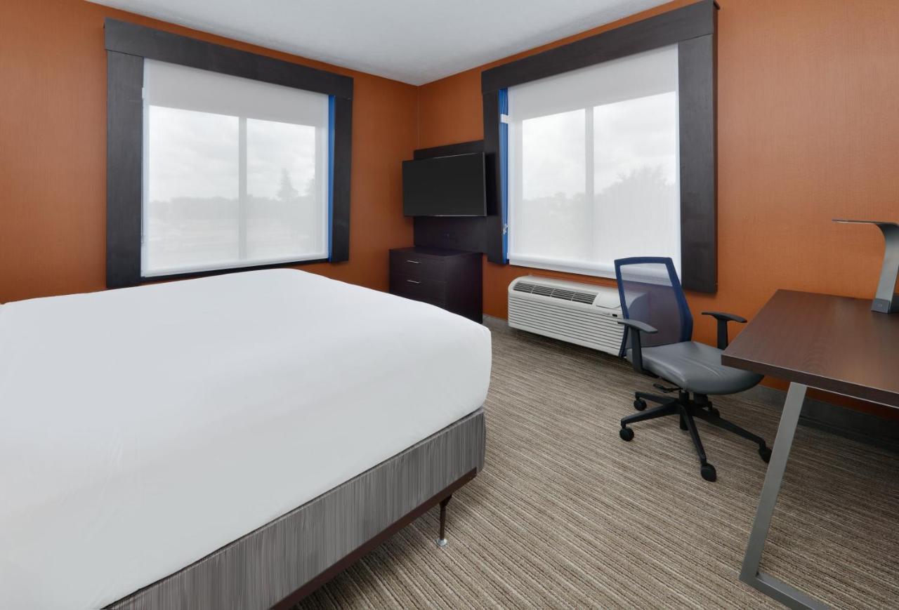 King Suite - Non-Smoking at Holiday Inn Express Hotel & Suites Dallas - Duncanville by IHG
