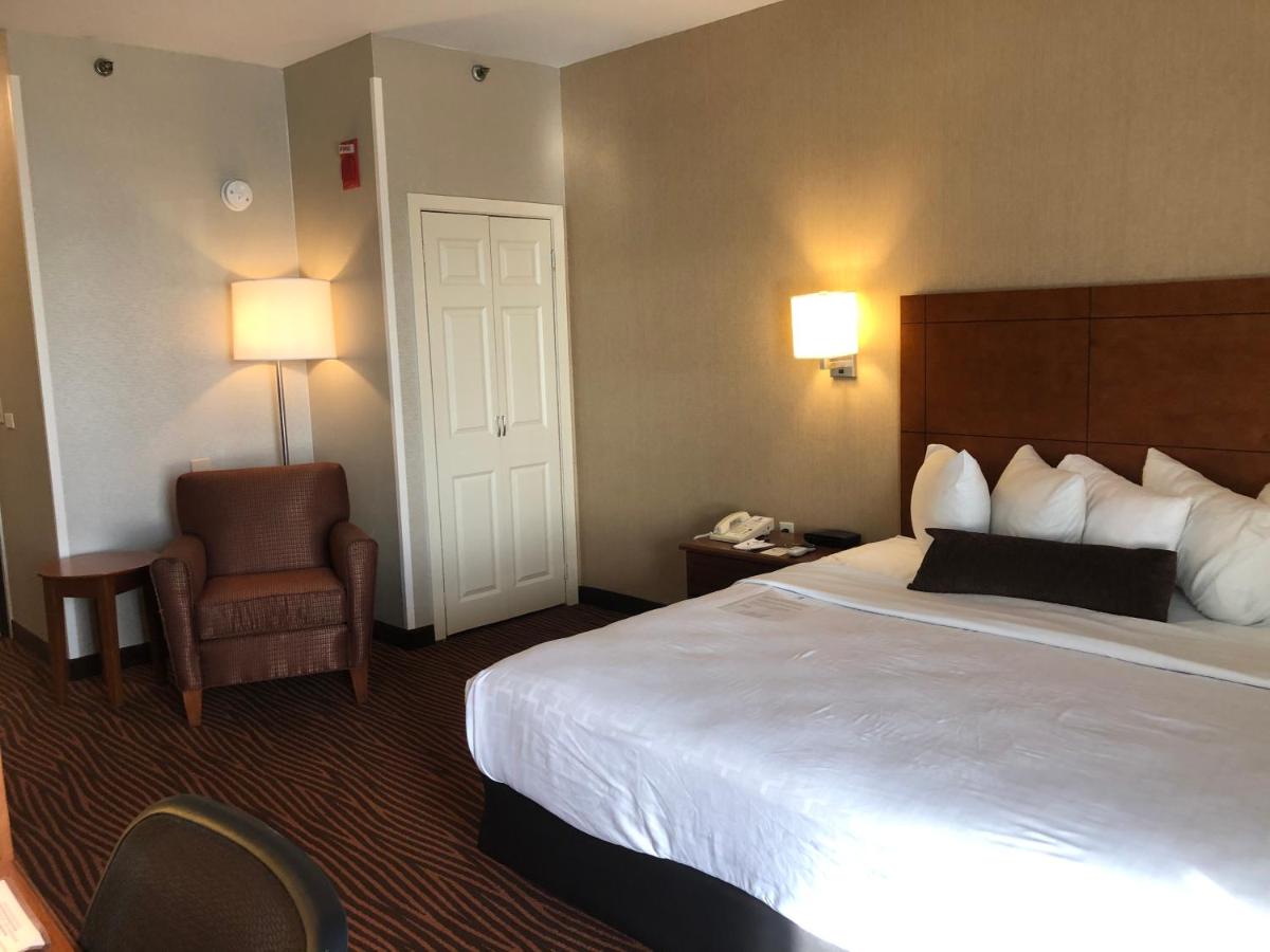 King Suite with Sofa Bed - Non-Smoking at Best Western Executive Hotel Of New Haven - West Haven
