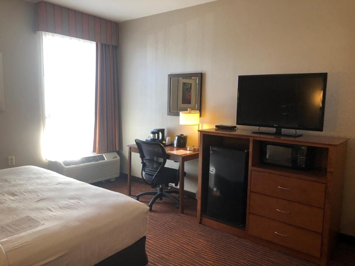King Room with Bathtub - Disability Access/Non-Smoking at Best Western Executive Hotel Of New Haven - West Haven