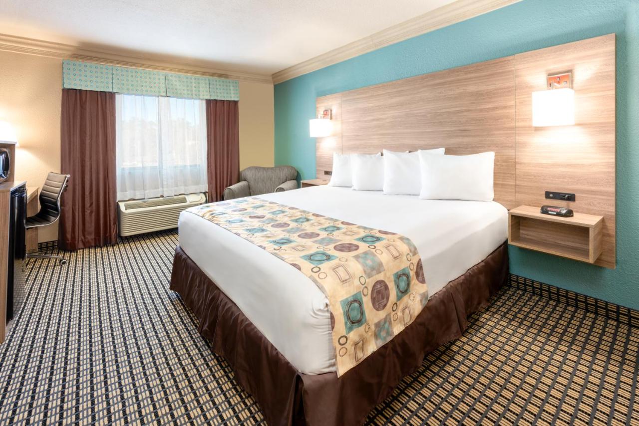 King Room - Mobility Access/Non-Smoking at Red Lion Inn & Suites Houston IAH Airport