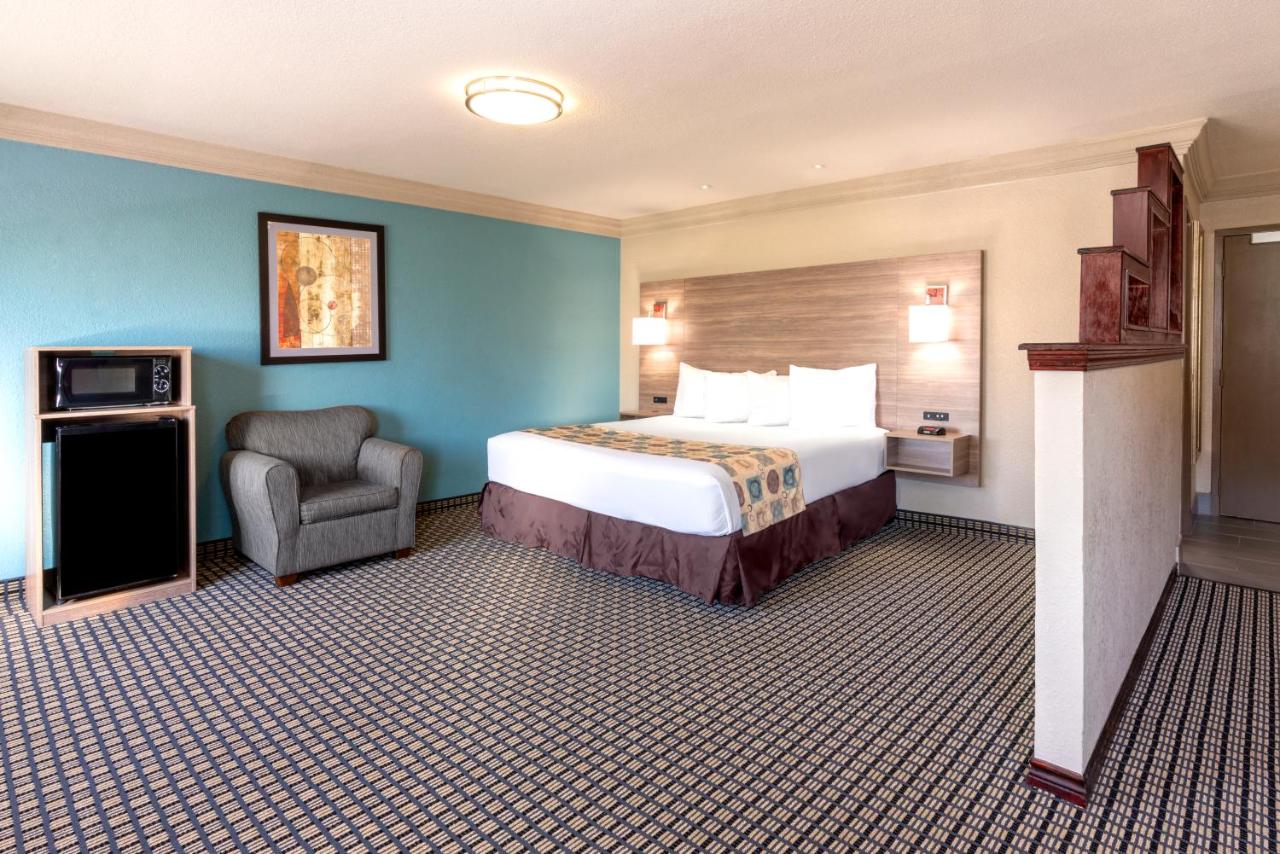 Deluxe King Studio Suite - Non-Smoking at Red Lion Inn & Suites Houston IAH Airport