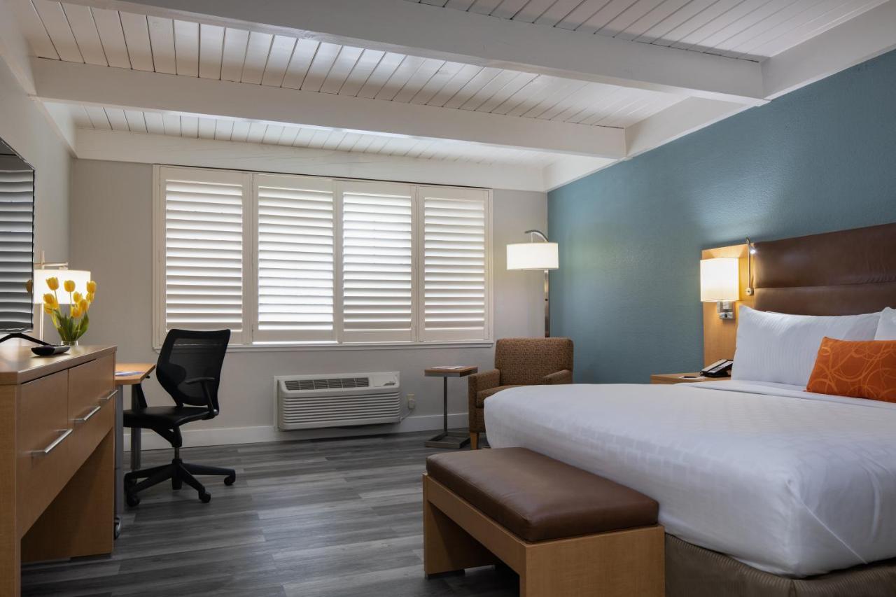 King Room - Non-Smoking at Prodigy Hotel, a Days Inn by Wyndham