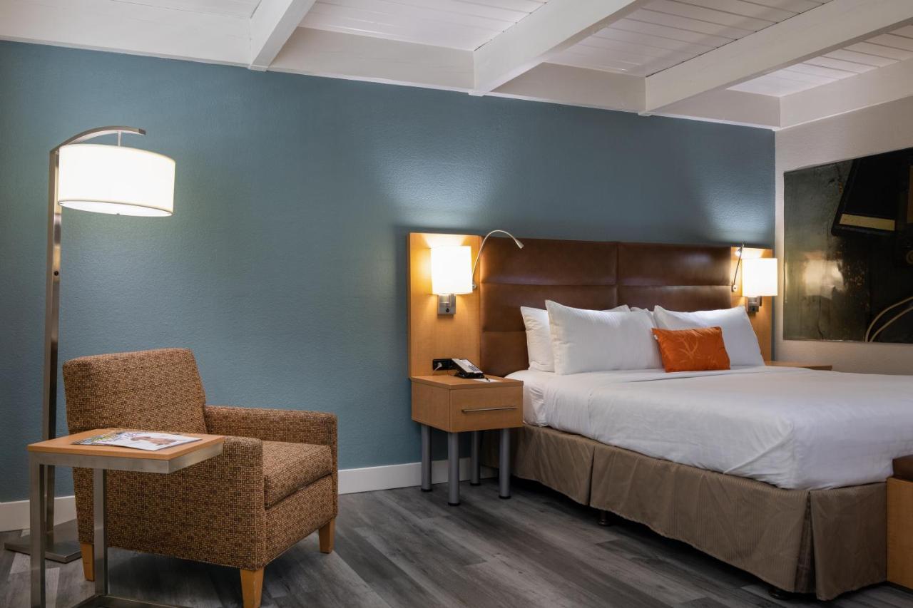 King Room - Non-Smoking at Prodigy Hotel, a Days Inn by Wyndham