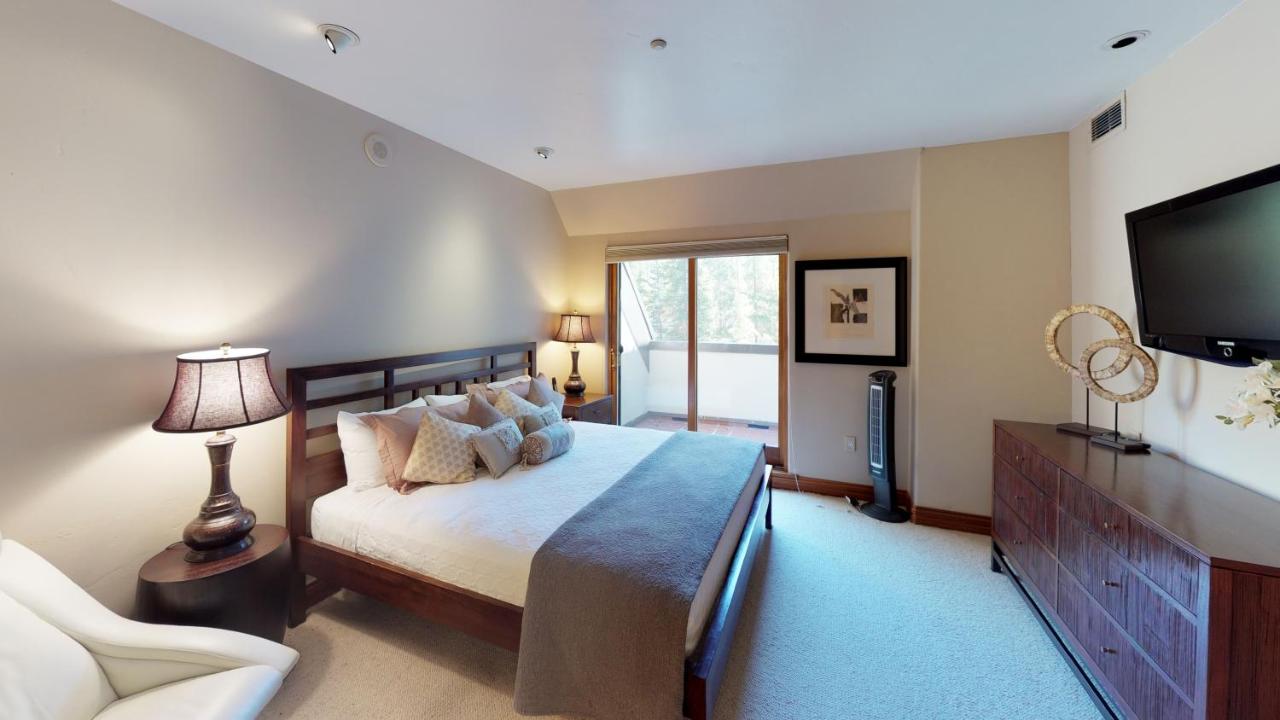 Four-Bedroom Luxury Platinum Condominium at Vail Residences at Cascade Village, a Destination by Hyatt Residence
